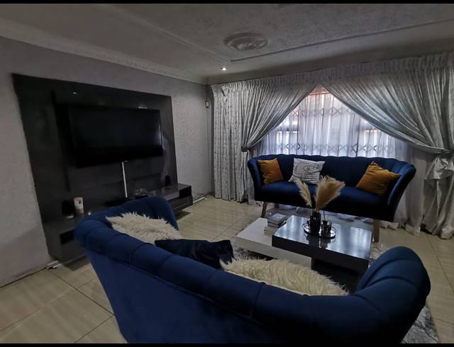 3 BEDROOM HOUSE FOR SALE IN EVATON WEST